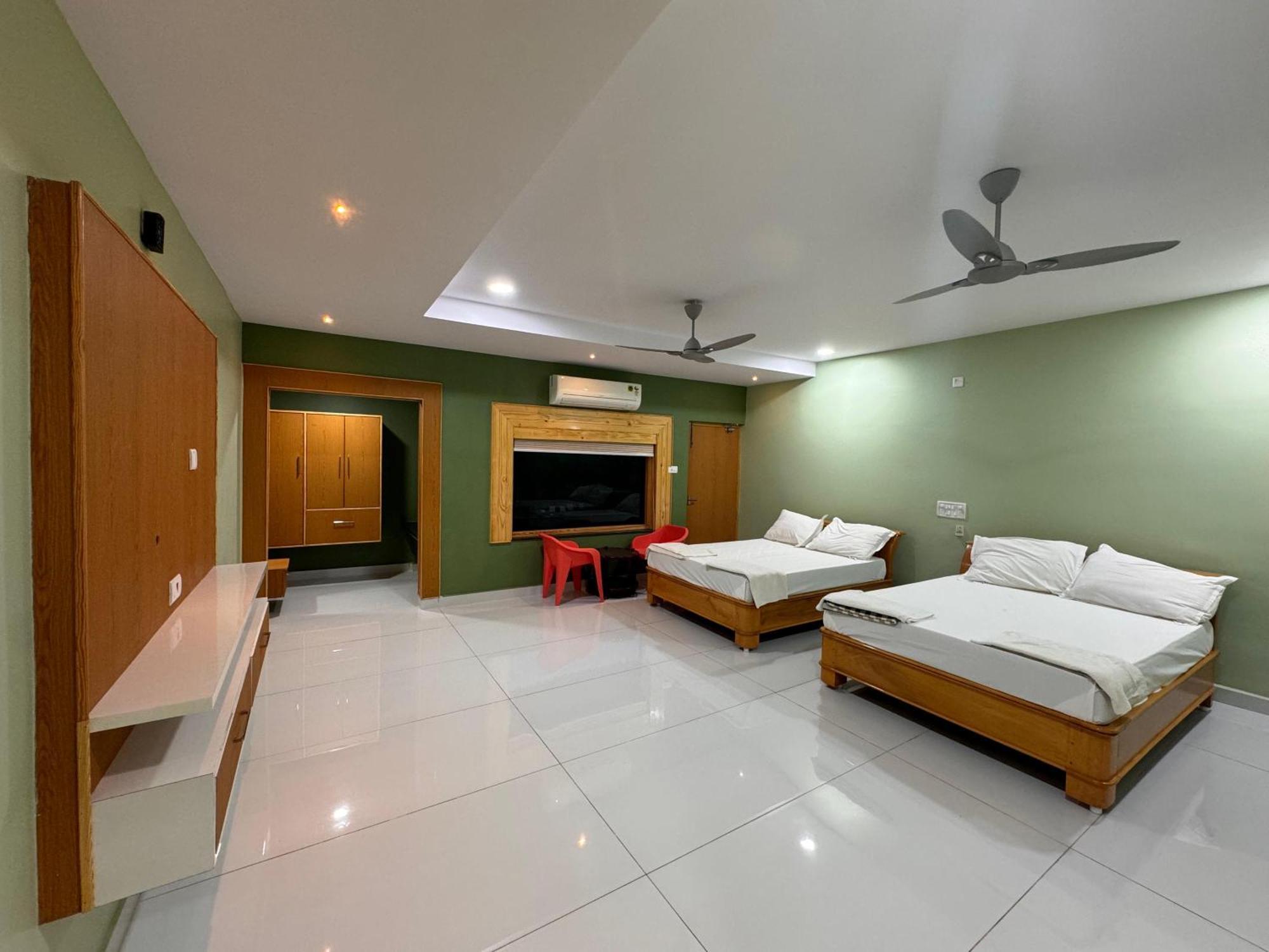 Yanam Resorts Esterno foto