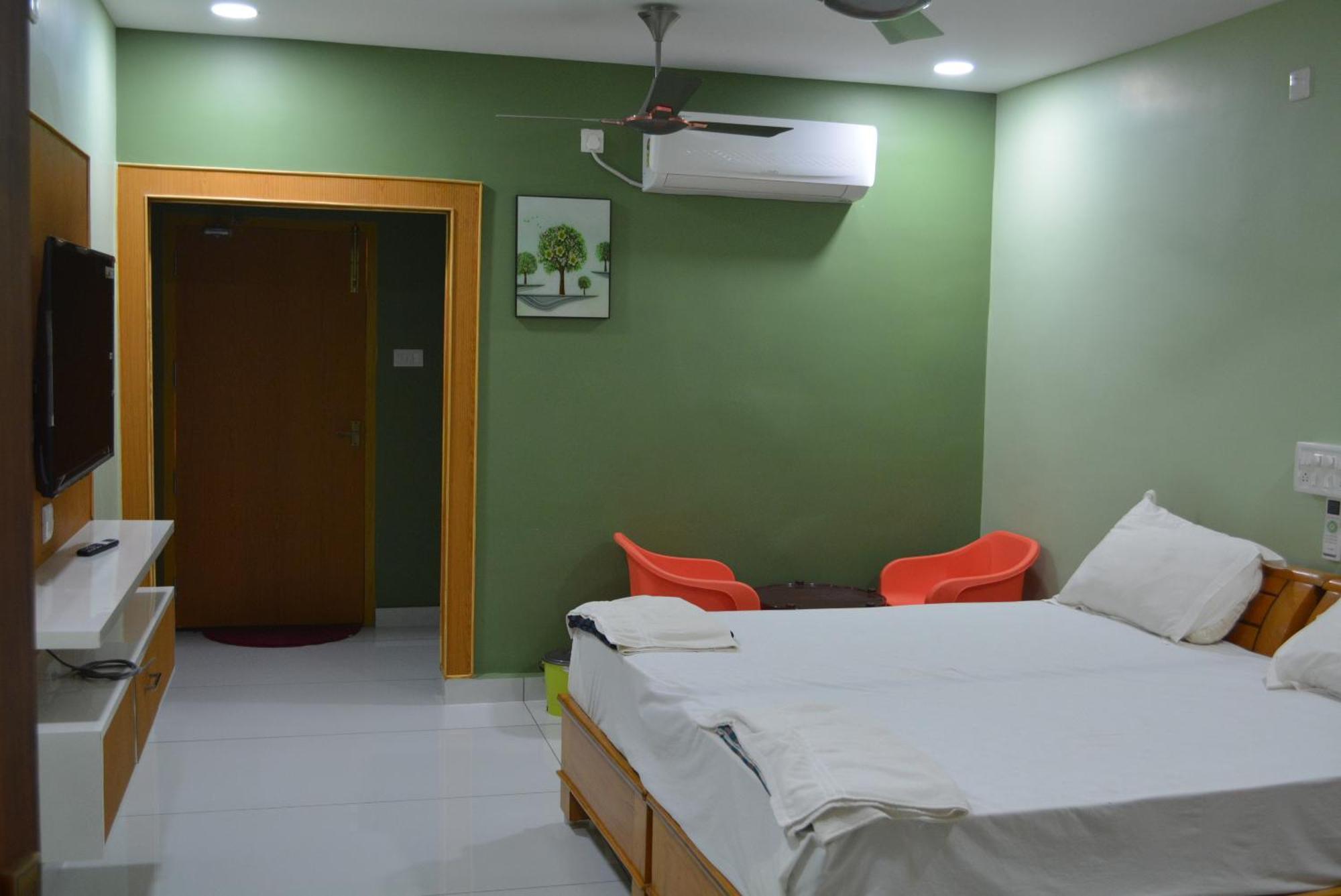 Yanam Resorts Esterno foto