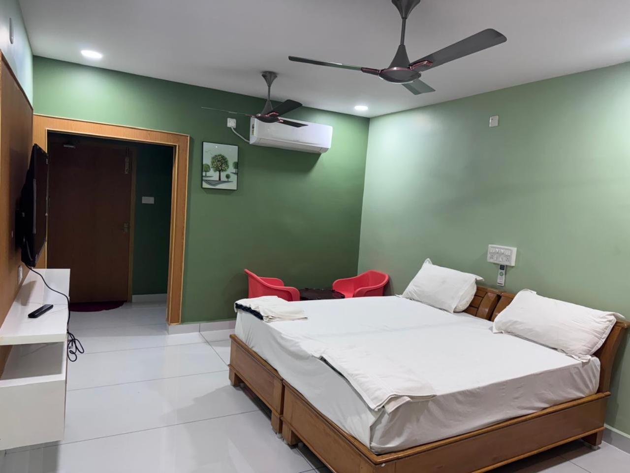 Yanam Resorts Esterno foto